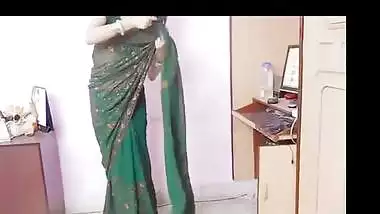 Bhabhi Lesson About Saree - Movies.