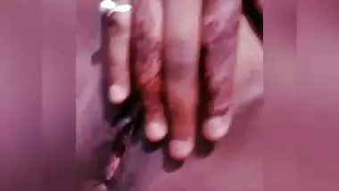 Sexy Bengali hottie Rajni showing her pussy juice