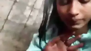 Bihari girl gives a quick desi blowjob to her stepbrother