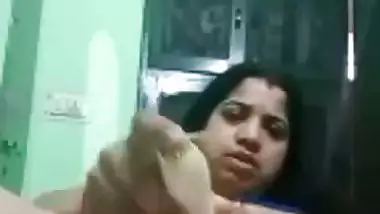 Viral porn of a South Indian lady masturbating with a radish