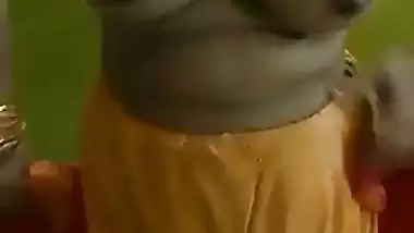 Big boob Tamil Bhabhi strips in nude MMS for her BF