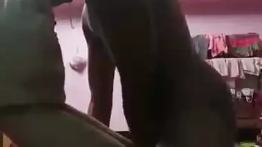 Guy fucks his stepsister’s tight pussy in the desi sex video