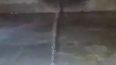 Desi aunty pissing