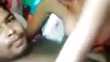 Married desi XXX couple shoots a video of their sex MMS