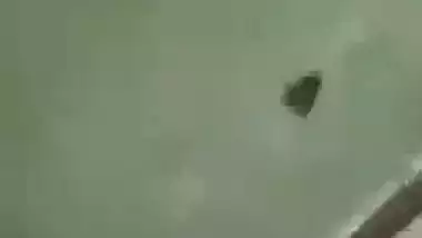 Fucking Desi maid MMS sex video discharged by her abode owner