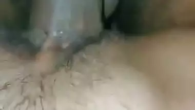 Guy fucks his sexy GF’s tight pussy in Hindi xxx MMS