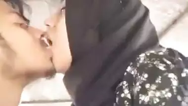 Hijab Bengali boob sucking by lover in outdoor sex