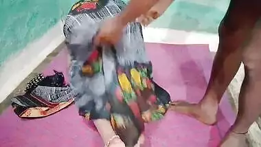 Desi couple sex in standing position viral MMS