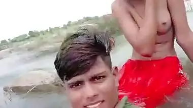 Dehati Lovers enjoying outdoor bathing on selfie cam