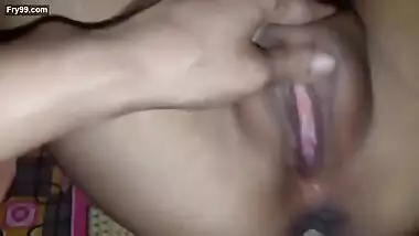 Desi sexy bhabi nice pussy fucking and cum under pussy 2