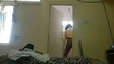 Indian teenage girl naked after shower video